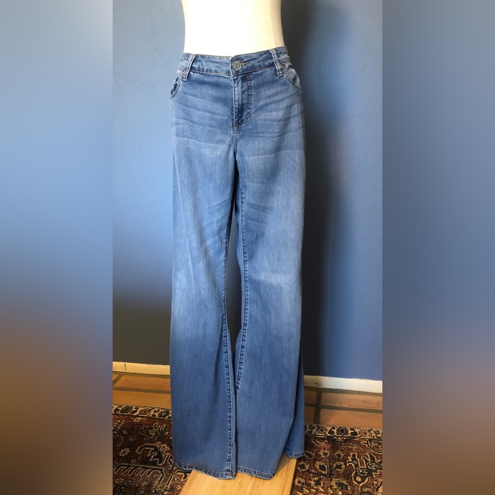 Kut From The Kloth Wide Bell Bottom Jeans. Super soft!